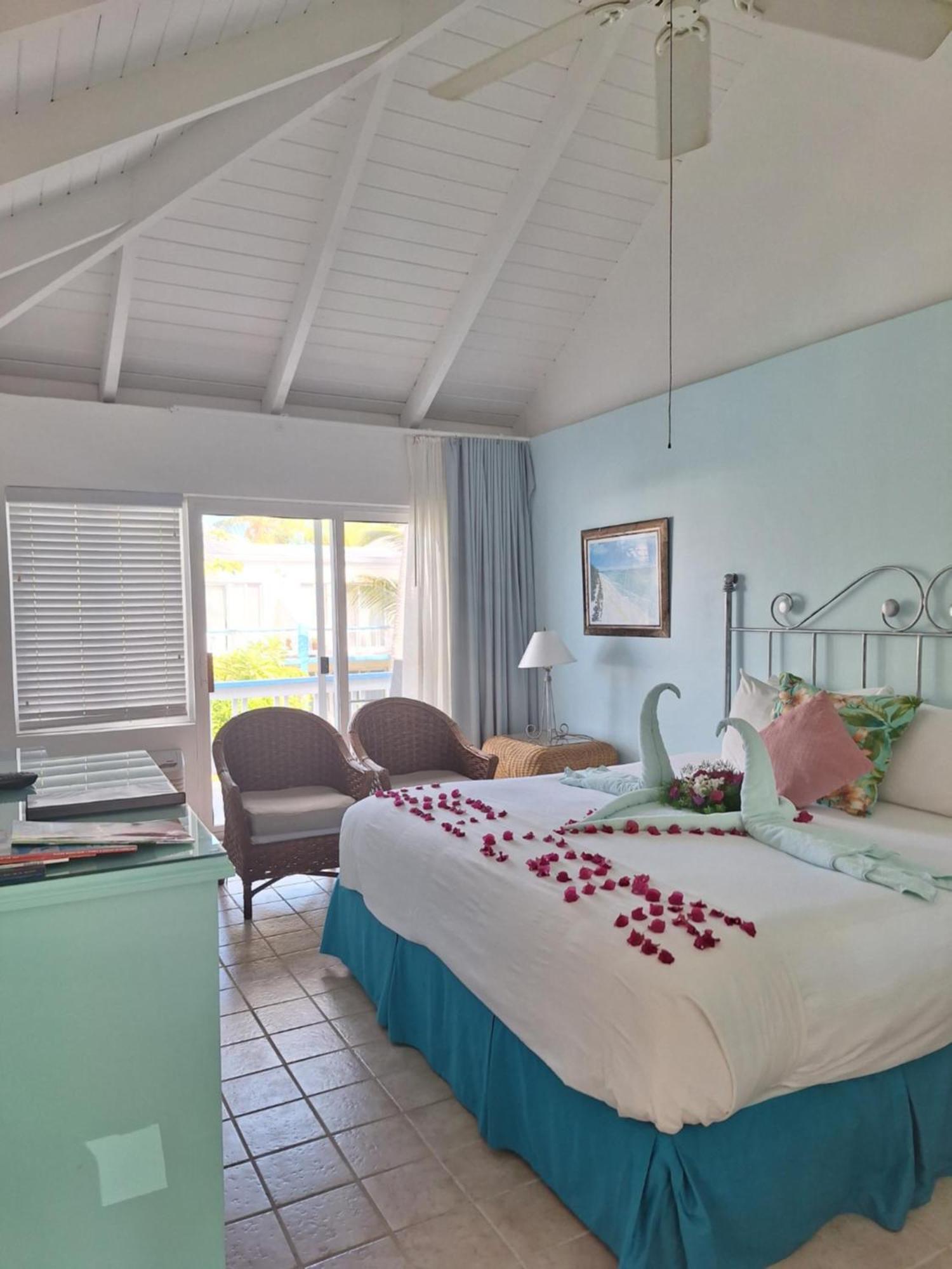 Sibonne Beach Hotel Grace Bay Exterior photo